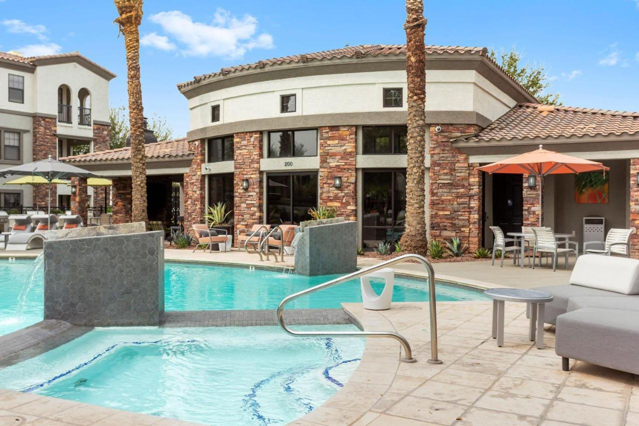 Cozysuites Glendale By The Stadium With Pool 06 Exterior photo