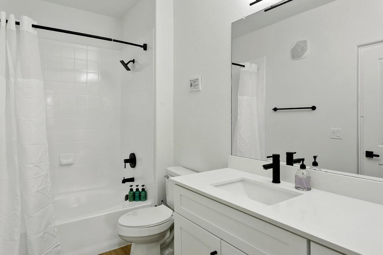 Cozysuites Glendale By The Stadium With Pool 06 Exterior photo