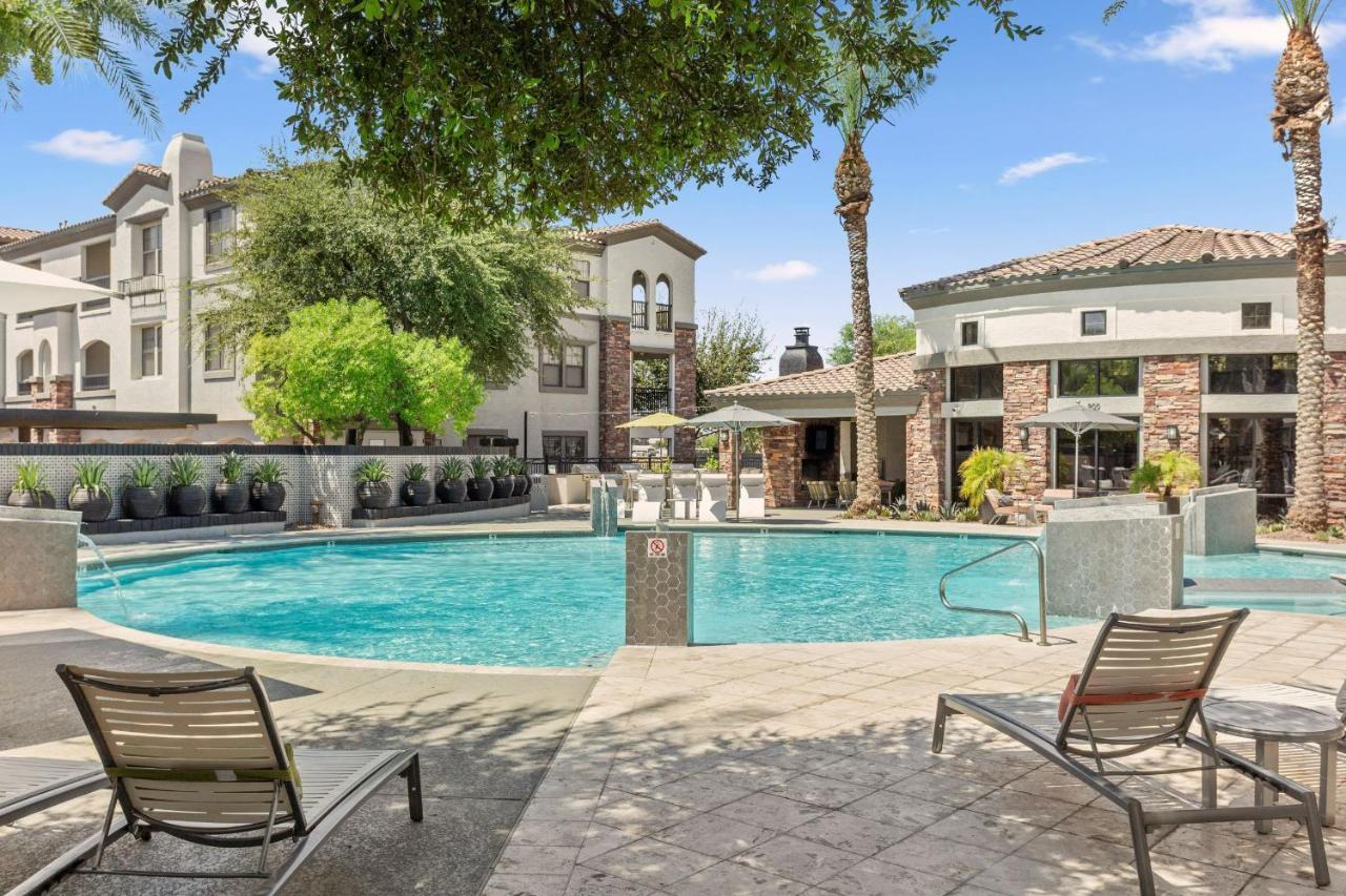 Cozysuites Glendale By The Stadium With Pool 06 Exterior photo